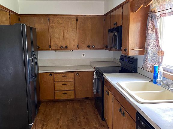 4th image of 1032 N Hemlock Rd