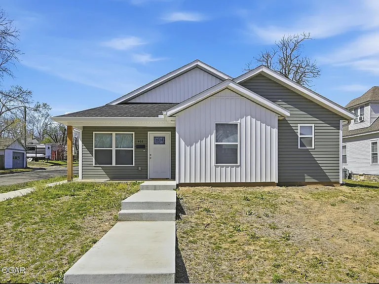 402 N Jackson Ave — Photo 1