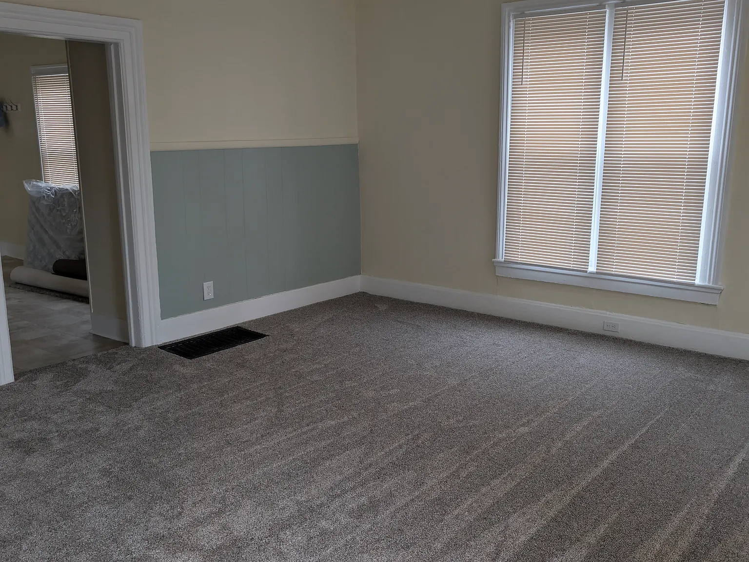 2 bed, 1000 sqft, $1,380 — Photo 3