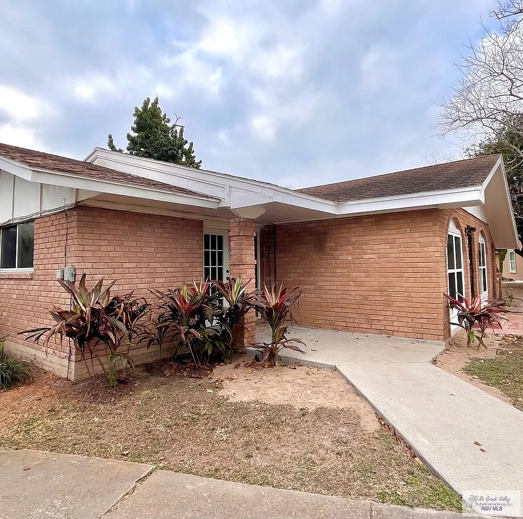 2 bed, 2.0 bath, 1500 sqft, $1,750 — Photo 2
