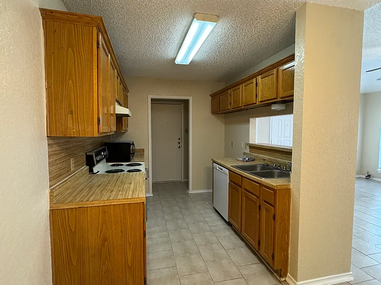 4520 Mizzenmast Ct — Photo 3