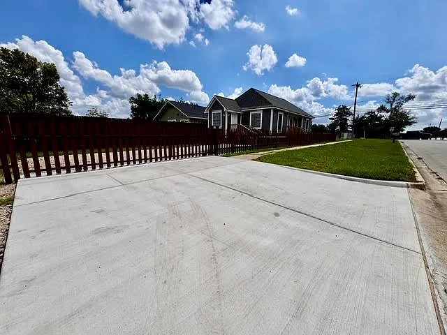 3 bed, 1.0 bath, 1100 sqft, $1,495 — Photo 4