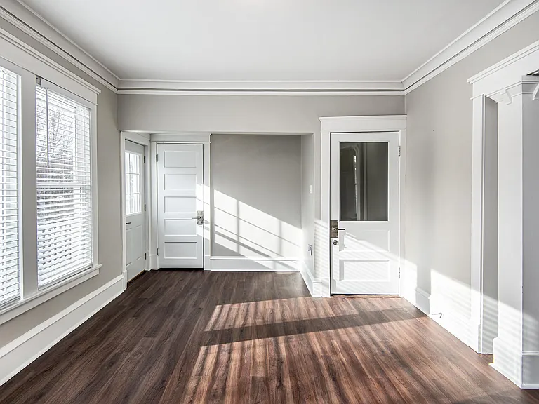 1028 E Pearson St — Photo 11