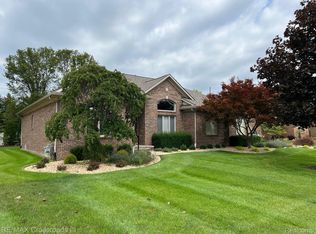 26788 Silver Creek Ct N, Flat Rock, MI 48134
