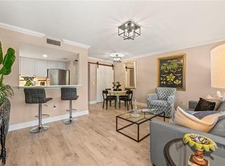 950 7th Ave S APT 23, Naples, FL 34102