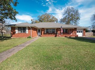 118 W Bernard St, West Columbia, TX 77486