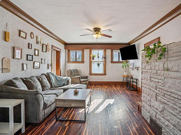 4th image of 822 28th St
