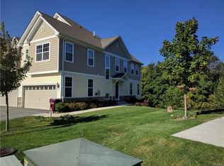 47 Meadow View Dr, Middletown, NY 10940