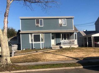 33 Rhoda Ave, North Babylon, NY 11703