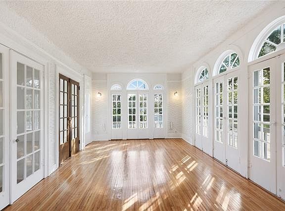 3rd image of 4237 Fontainebleau Dr #A