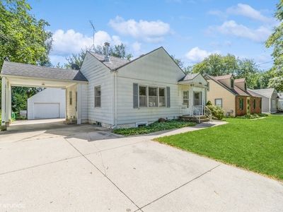 5812 College Ave, Des Moines, IA, 50322