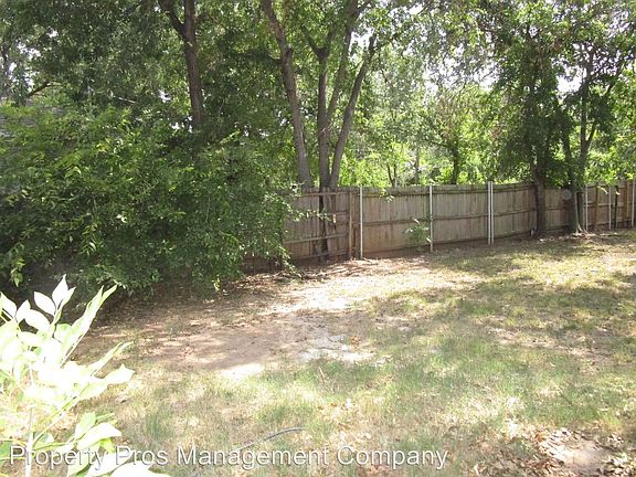 2nd image of 901 Westway St