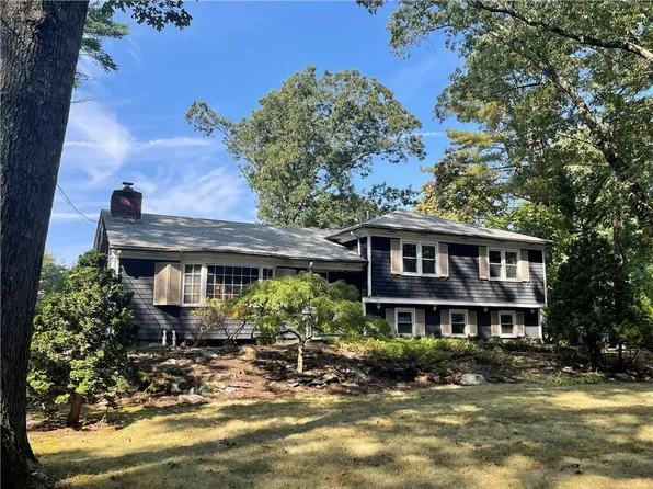 91 Pleasant St, Rumford, RI 02916
