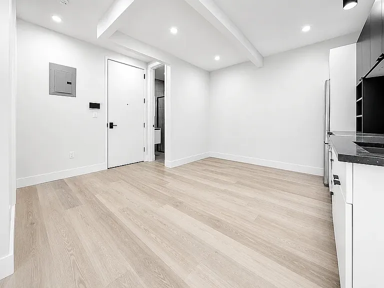720 De Kalb Ave #3 — Photo 2