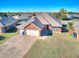 703 E Pointe Court Ln, Mustang, OK 73064