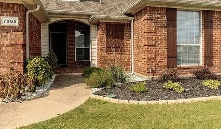 4 bed, 1881 sqft, $2,600 — Photo 2