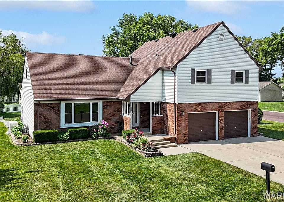 1st image of 320 Adam Ct