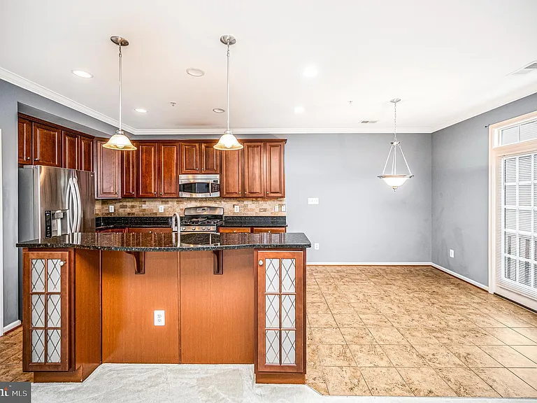 2515 Eastbourne Dr — Photo 11