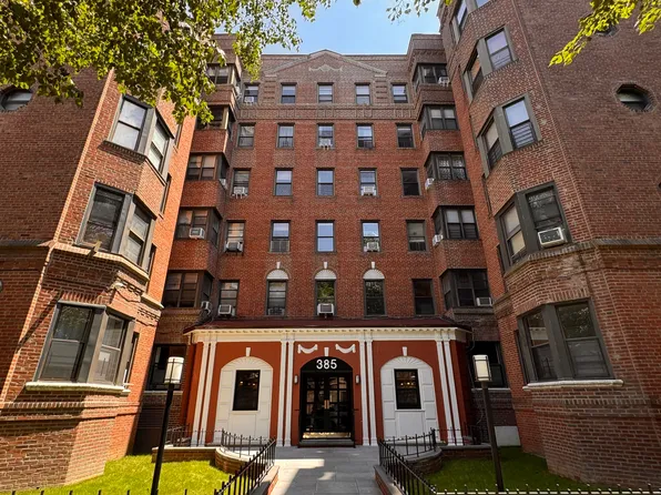 385 East 18th Street image 8 of 9