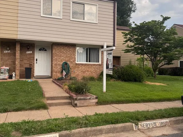 858 Dogwood Ct, Herndon, VA 20170