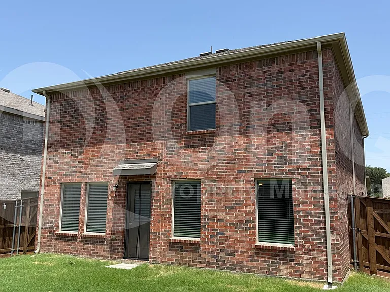 209 Adelina Dr — Photo 4