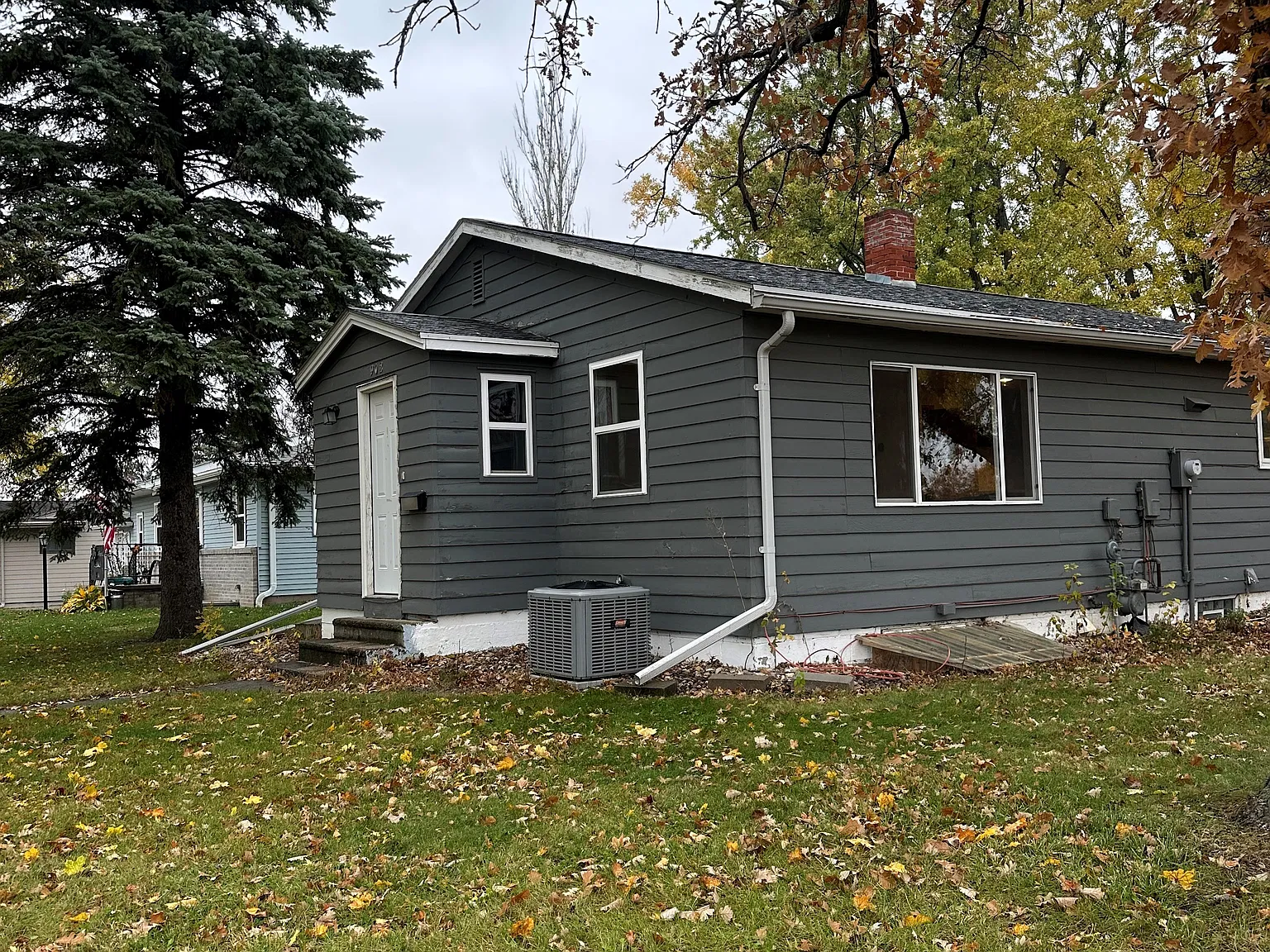 5 bed, 1952 sqft, $1,800 — Photo 2
