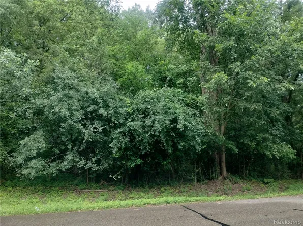 25888 Sierra Dr, Novi, MI 48374