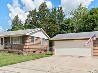 866 Kramer Ave, Elgin, IL 60120