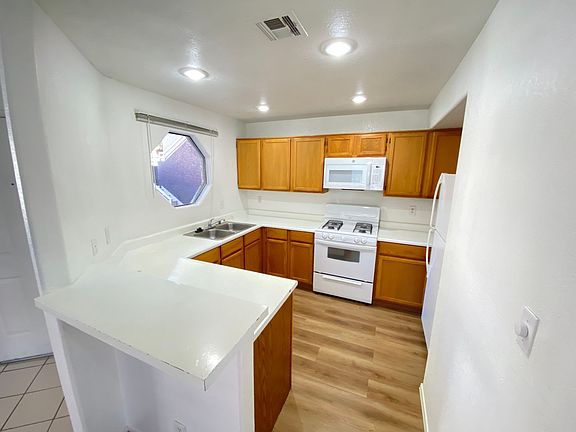 3rd image of 5064 S Rainbow Blvd Unit 105