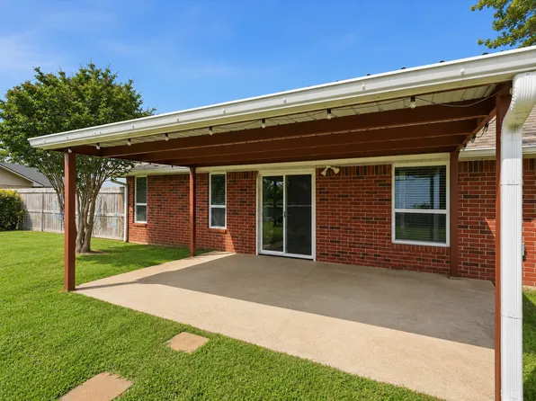 636 E Eubank St, Mabank, TX 75147