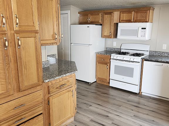 4th image of 9010 Bowen Ln