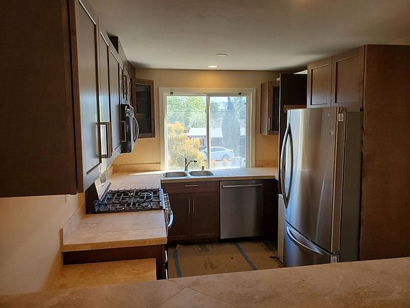3rd image of 2221 W Dunlop St #Townhouse