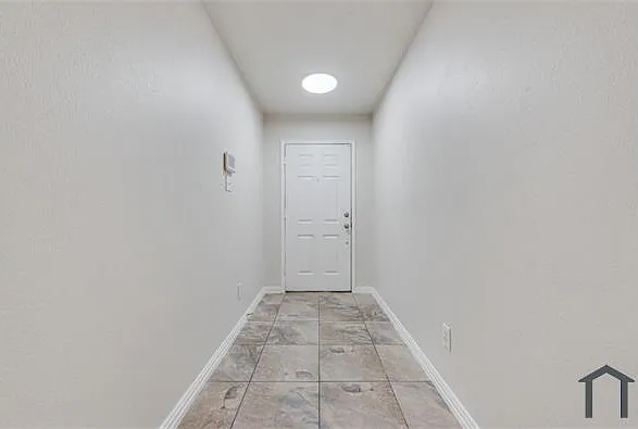 1008 Lake Trail Dr — Photo 3