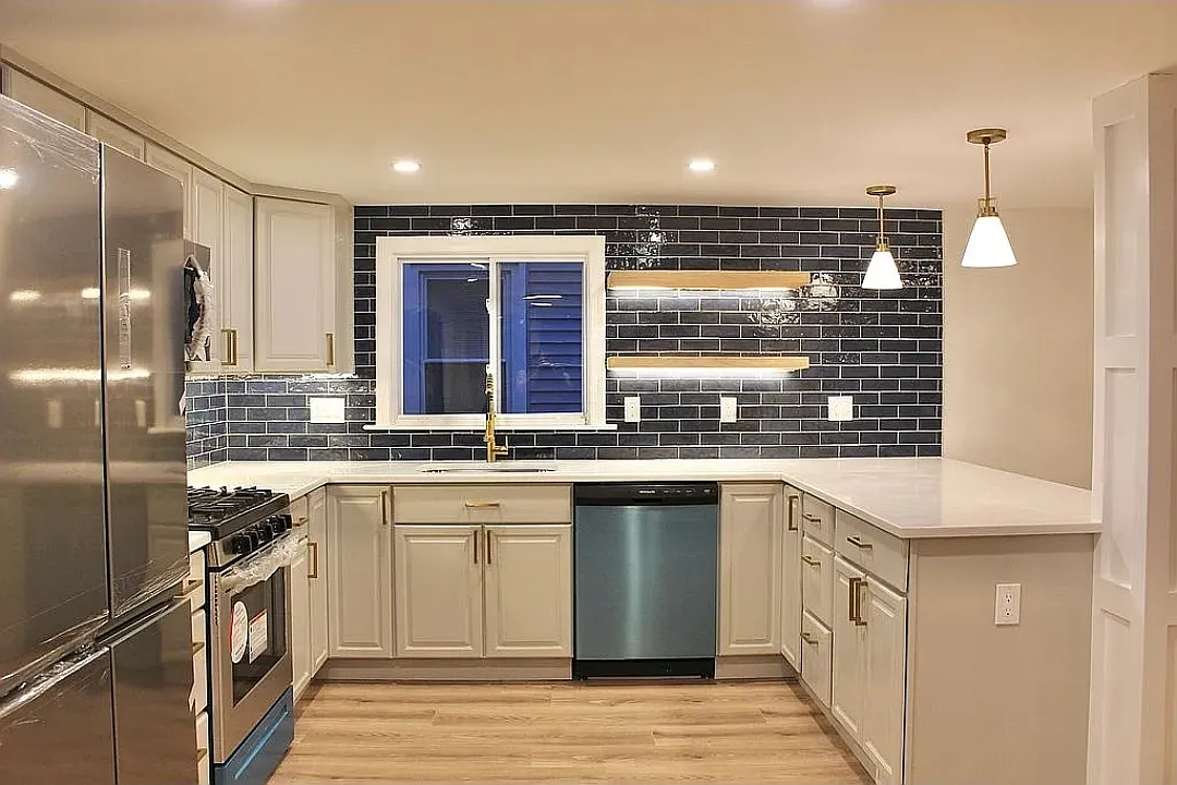 4 bed, 1372 sqft, $4,500 — Photo 3