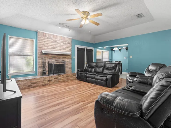 7916 Pebblebrook Dr, Watauga, TX 76148