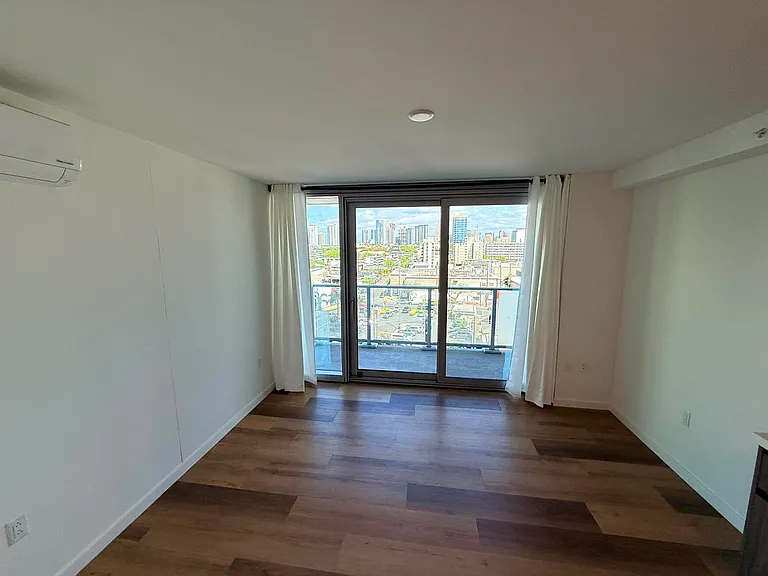 1515 Liona St #708 — Photo 9