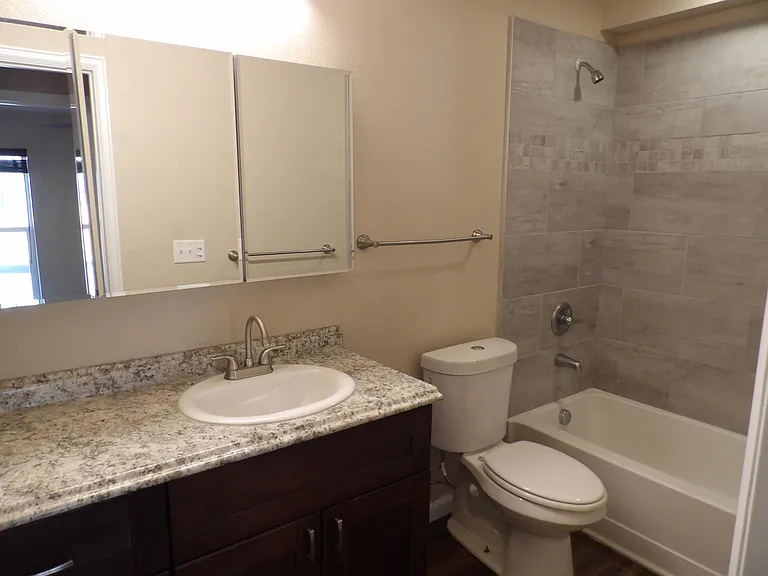 702 Yuma St — Photo 7