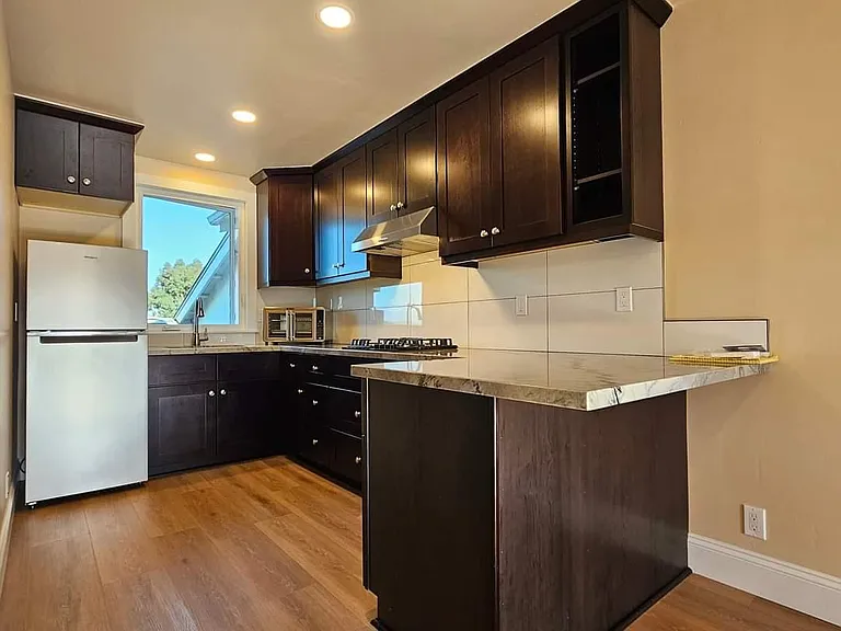 Highland Dr — Photo 9