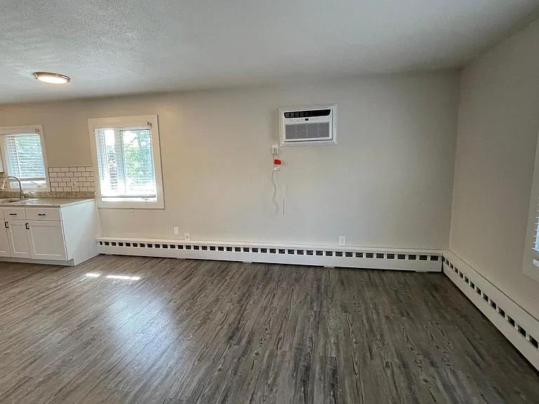 689 Lowry Ave NE #9 — Photo 13