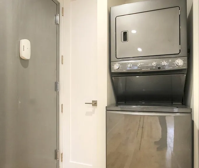 867 Metropolitan Ave #2R — Photo 6