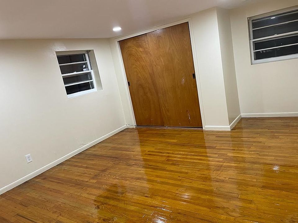 1st image of 20 College Pl Floor 1