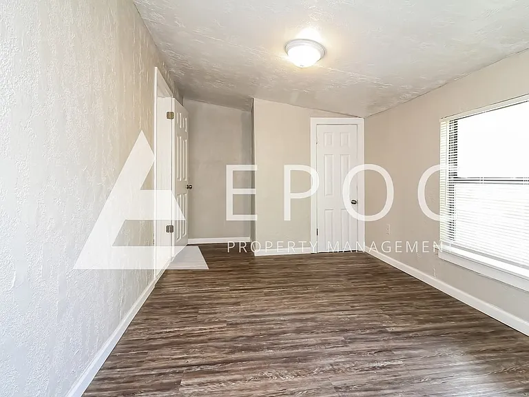 705 E Hughbert St — Photo 10