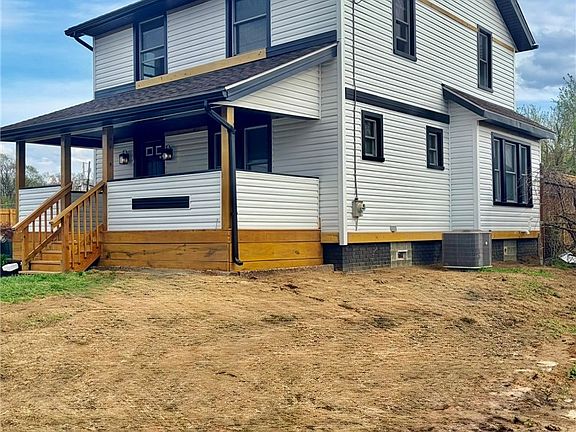 3rd image of 2520 8th St NE