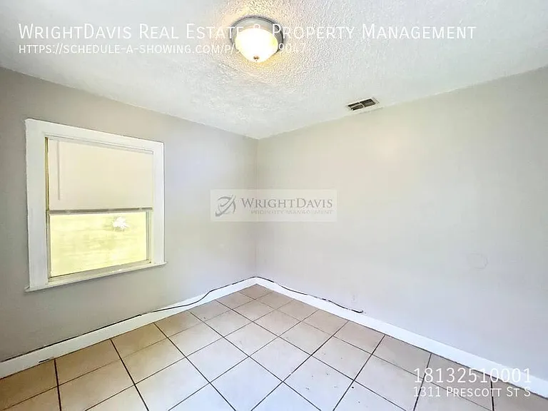 1311 Prescott St S — Photo 19