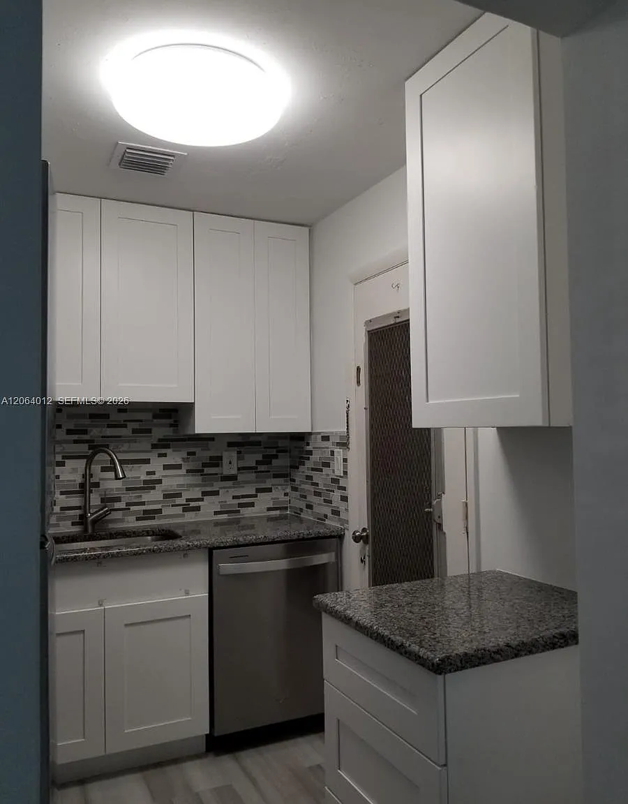 River Shores Condo — Photo 2