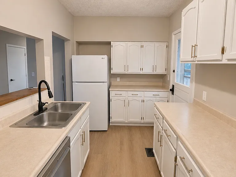 143 S Monroe Ave — Photo 6