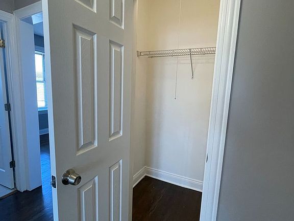 5th image of 1332 W 82nd St #13423