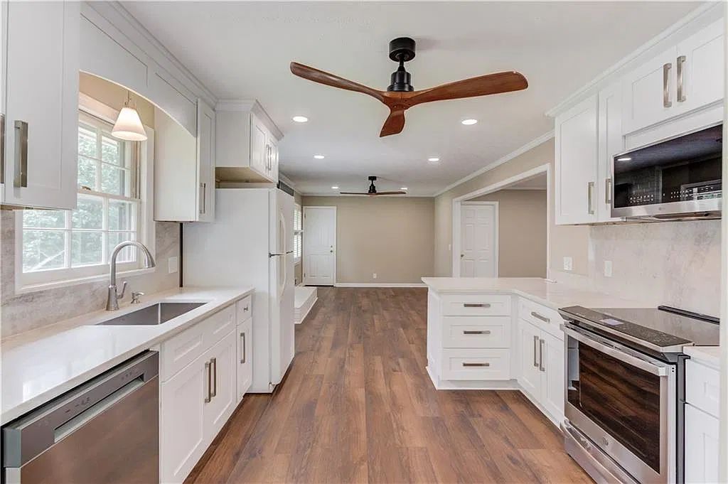 4 bed, 3.0 bath, 3292 sqft, $3,000 — Photo 4
