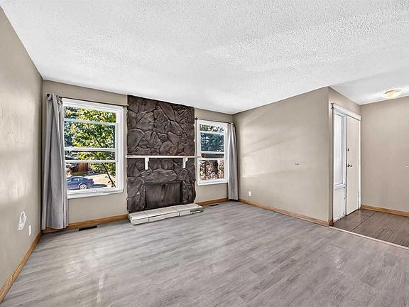 4th image of 143 N Rundleson Way NE