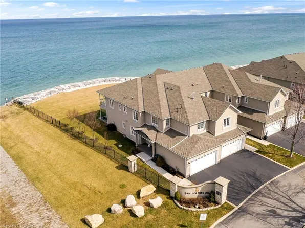 484 Millen Rd #2, Stoney Creek, ON L8E 6G4